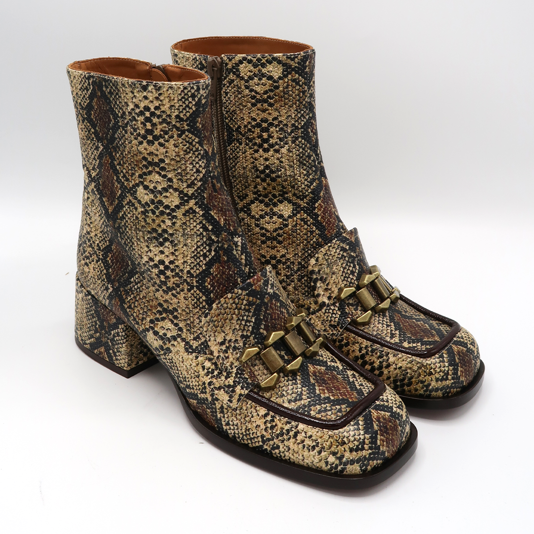 Steve Madden Laars